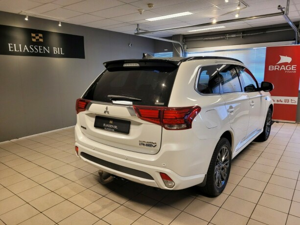 mitsubishi-outlander-elektrisitetbensin-2018-big-5