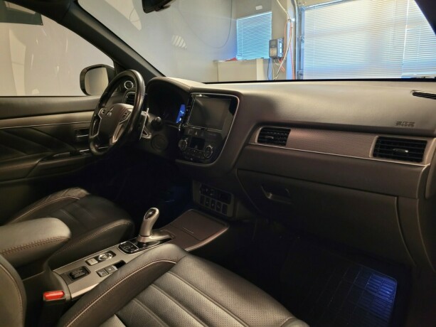 mitsubishi-outlander-elektrisitetbensin-2018-big-11