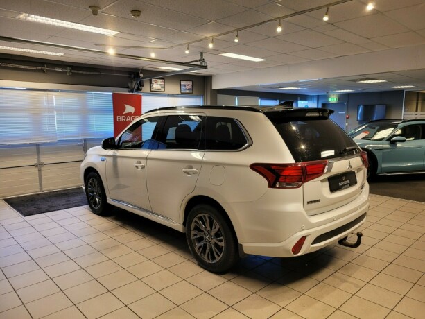 mitsubishi-outlander-elektrisitetbensin-2018-big-6