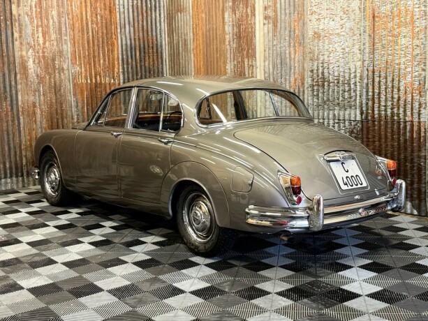 jaguar-mk-ii-bensin-1963-big-8
