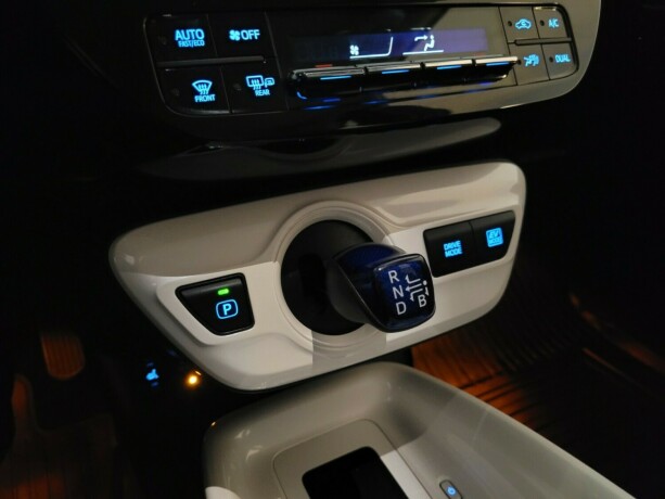 toyota-prius-elektrisitetbensin-2016-big-21