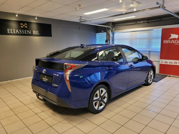 toyota-prius-elektrisitetbensin-2016-big-4