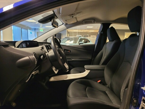 toyota-prius-elektrisitetbensin-2016-big-18