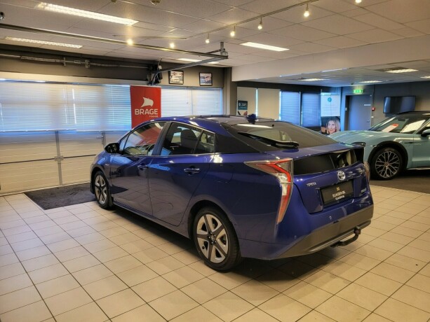 toyota-prius-elektrisitetbensin-2016-big-6