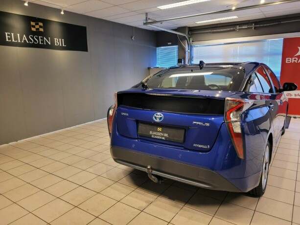 toyota-prius-elektrisitetbensin-2016-big-5