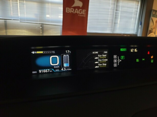 toyota-prius-elektrisitetbensin-2016-big-24