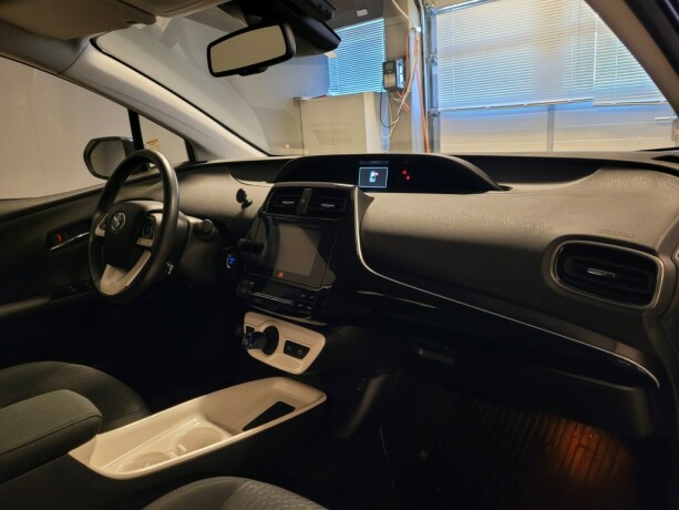 toyota-prius-elektrisitetbensin-2016-big-13