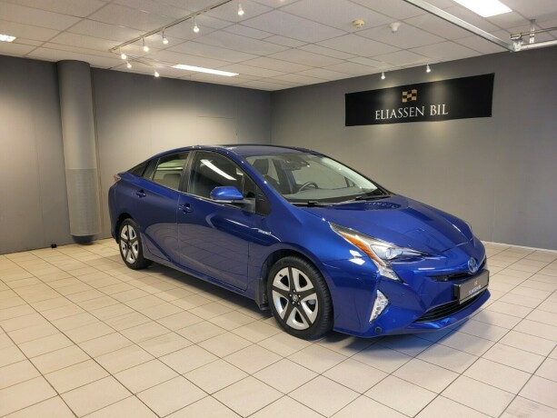 toyota-prius-elektrisitetbensin-2016-big-0