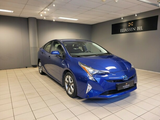 toyota-prius-elektrisitetbensin-2016-big-9