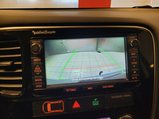 mitsubishi-outlander-plug-in-petrol-2014-big-26