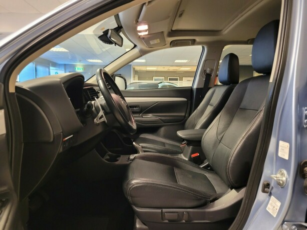 mitsubishi-outlander-plug-in-petrol-2014-big-20