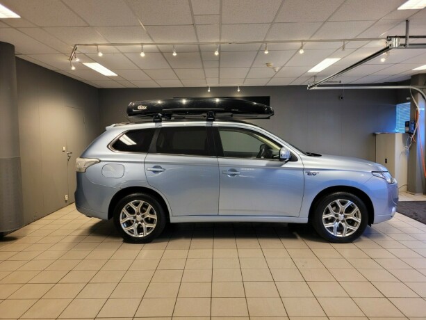 mitsubishi-outlander-plug-in-petrol-2014-big-3