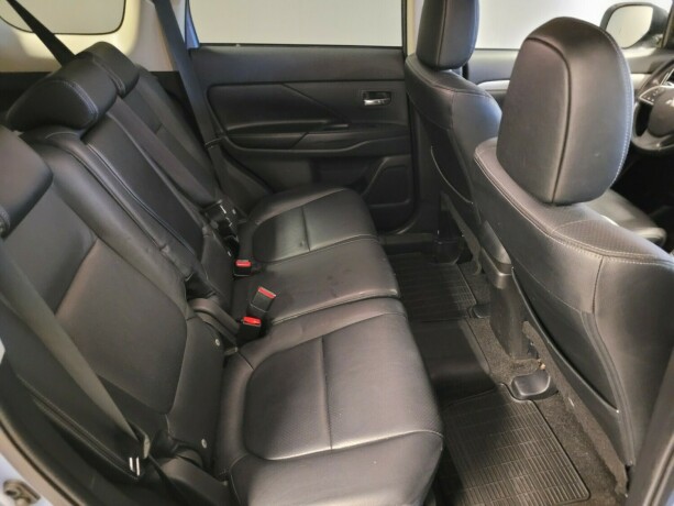 mitsubishi-outlander-plug-in-petrol-2014-big-17