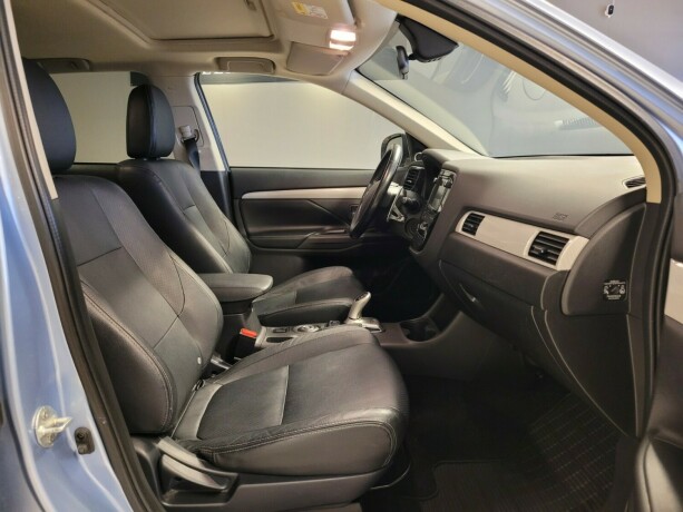 mitsubishi-outlander-plug-in-petrol-2014-big-10