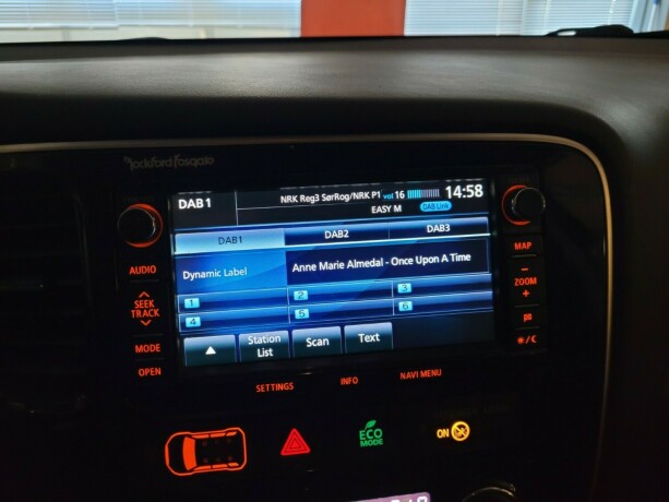 mitsubishi-outlander-plug-in-petrol-2014-big-28