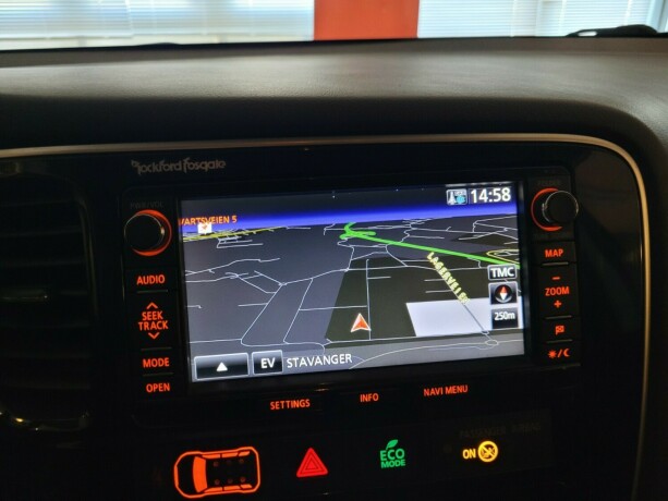 mitsubishi-outlander-plug-in-petrol-2014-big-27