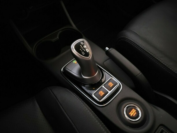 mitsubishi-outlander-plug-in-petrol-2014-big-24