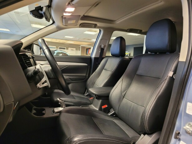 mitsubishi-outlander-plug-in-petrol-2014-big-21