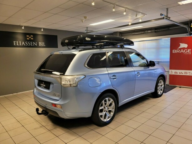 mitsubishi-outlander-plug-in-petrol-2014-big-4