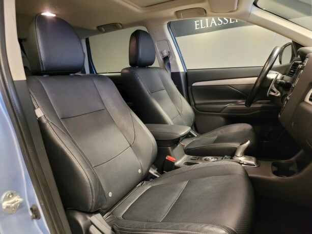 mitsubishi-outlander-plug-in-petrol-2014-big-11