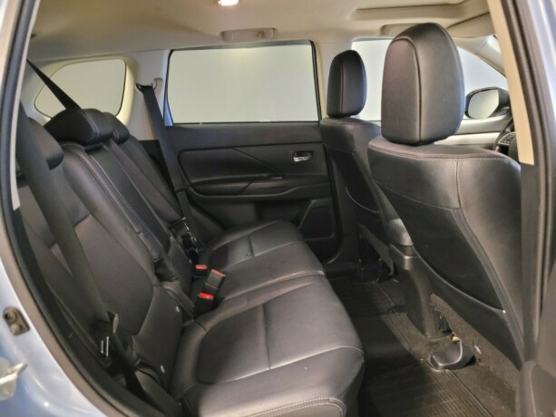 mitsubishi-outlander-plug-in-petrol-2014-big-16