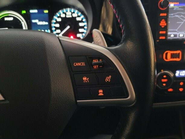 mitsubishi-outlander-plug-in-petrol-2014-big-23