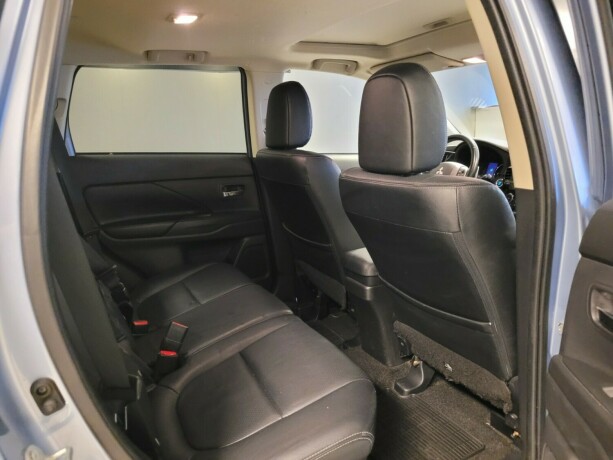 mitsubishi-outlander-plug-in-petrol-2014-big-15