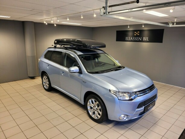 mitsubishi-outlander-plug-in-petrol-2014-big-1