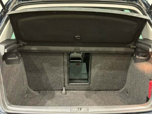 volkswagen-golf-diesel-2011-big-12