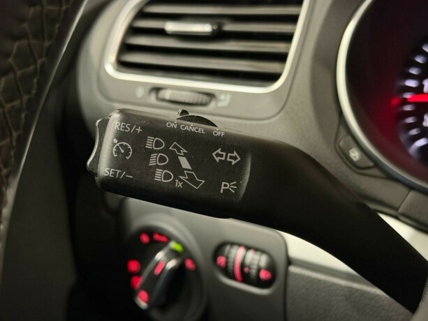 volkswagen-golf-diesel-2011-big-15