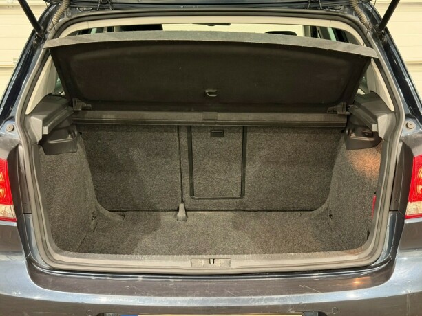 volkswagen-golf-diesel-2011-big-11