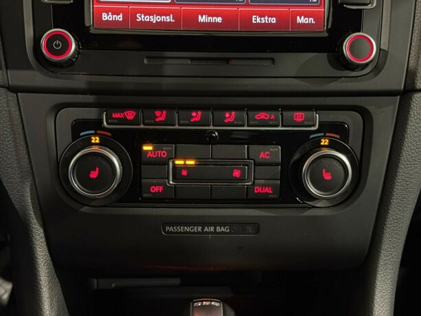 volkswagen-golf-diesel-2011-big-19