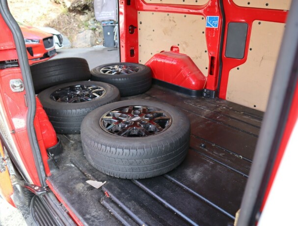 ford-transit-custom-diesel-2021-big-15