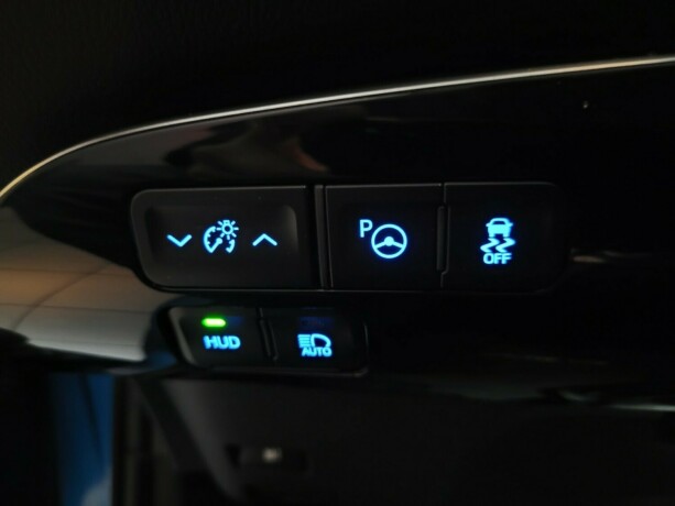 toyota-prius-elektrisitetbensin-2019-big-19