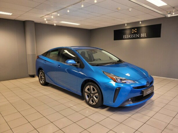 toyota-prius-elektrisitetbensin-2019-big-0