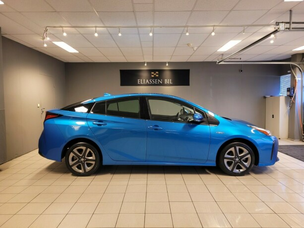 toyota-prius-elektrisitetbensin-2019-big-3