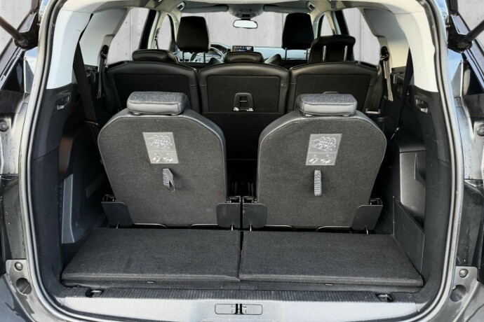 peugeot-5008-bensin-2019-big-15