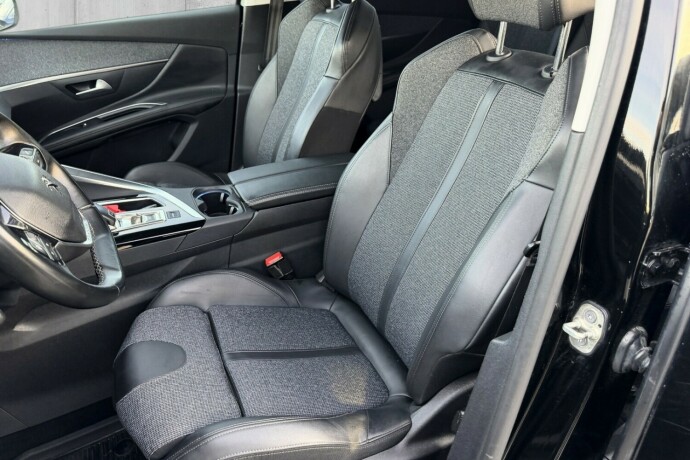 peugeot-5008-bensin-2019-big-11