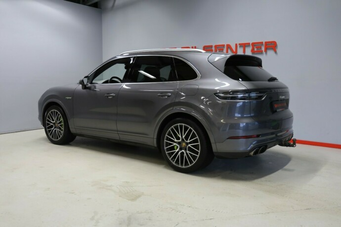 porsche-cayenne-elektrisitetbensin-2020-big-3