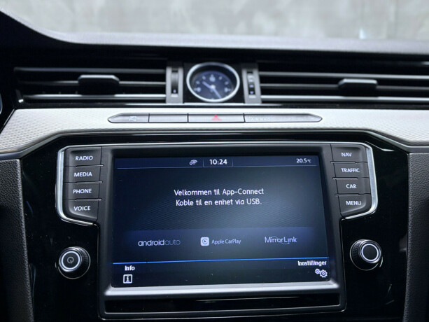 volkswagen-passat-plug-in-petrol-2017-big-16