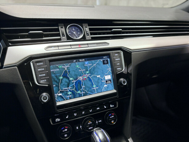 volkswagen-passat-plug-in-petrol-2017-big-9