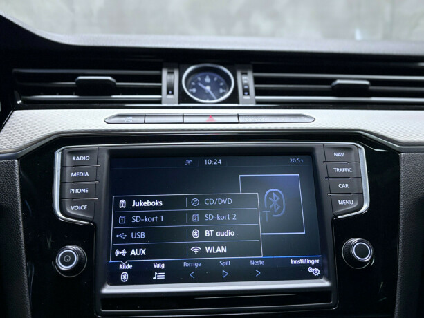 volkswagen-passat-plug-in-petrol-2017-big-15