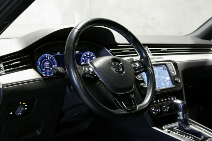 volkswagen-passat-plug-in-petrol-2017-big-22