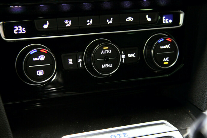 volkswagen-passat-plug-in-petrol-2017-big-18