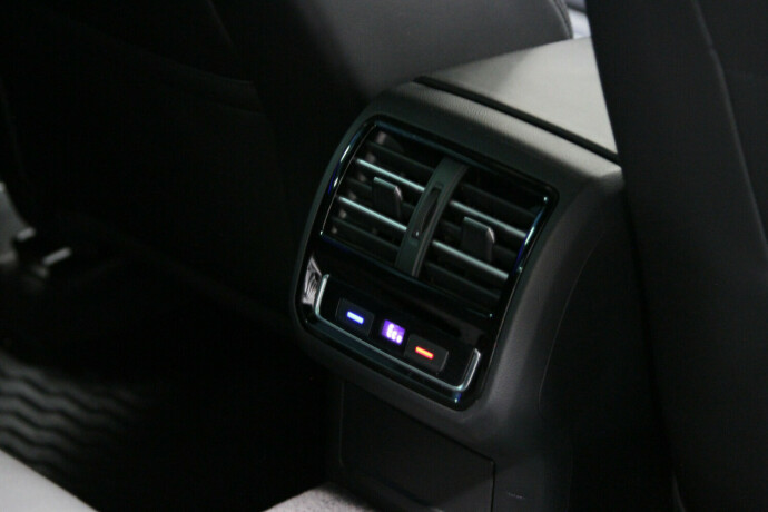 volkswagen-passat-plug-in-petrol-2017-big-3