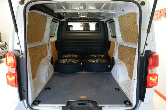 peugeot-expert-diesel-2020-big-8