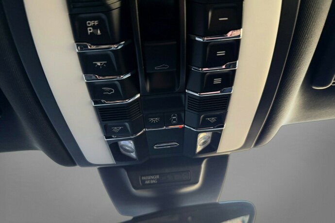 porsche-macan-bensin-2017-big-18