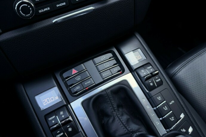 porsche-macan-bensin-2017-big-34