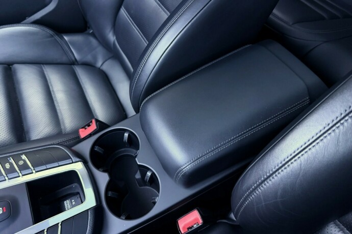 porsche-macan-bensin-2017-big-38