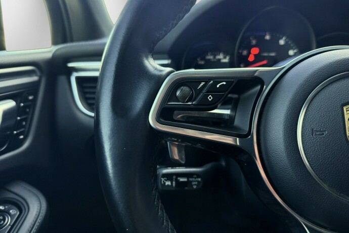 porsche-macan-bensin-2017-big-26